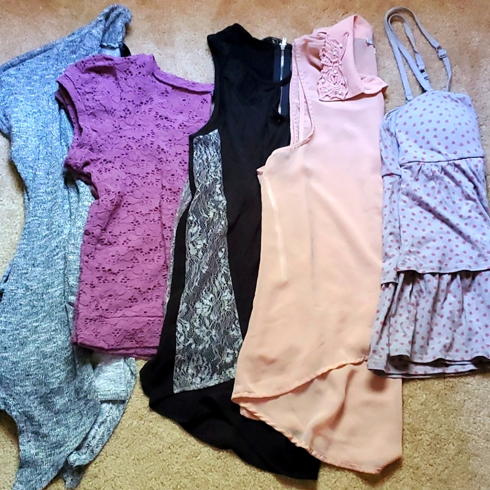 Bundle of 5 small tops